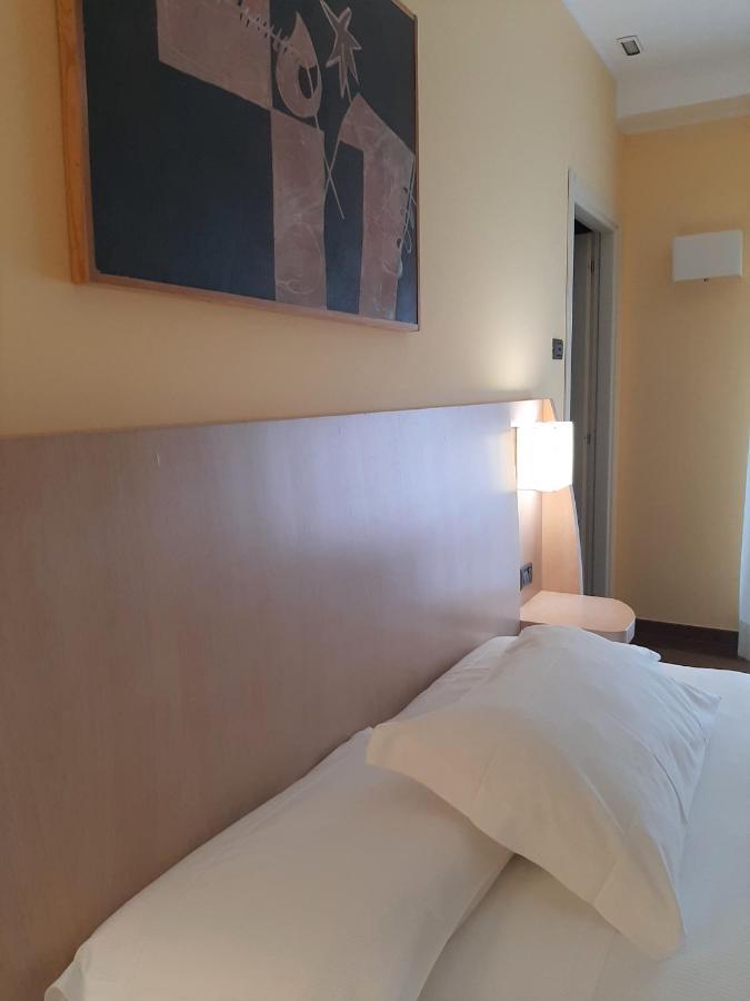 Hotel Chiaraluna Civitanova Marche Exterior photo