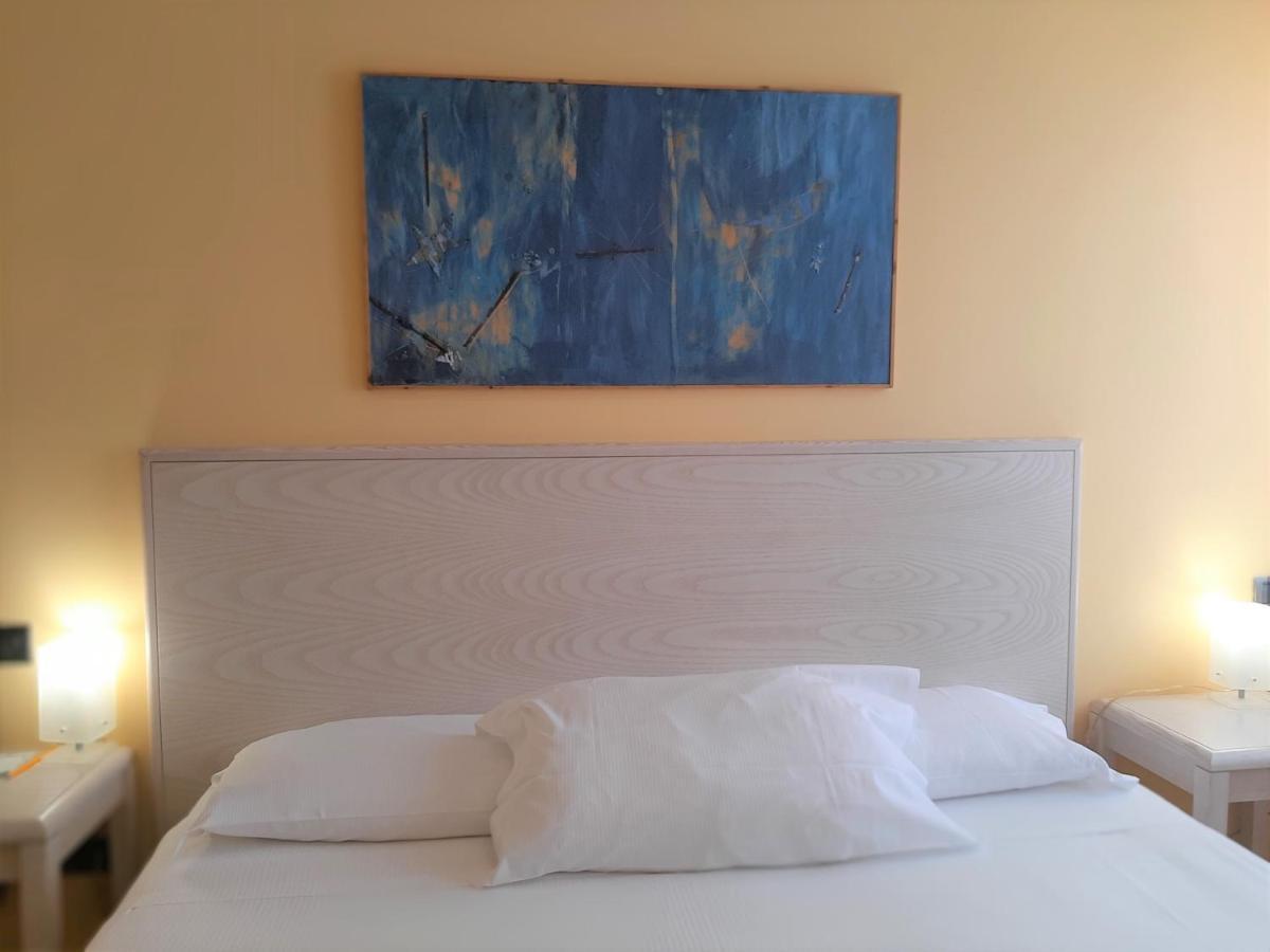 Hotel Chiaraluna Civitanova Marche Exterior photo