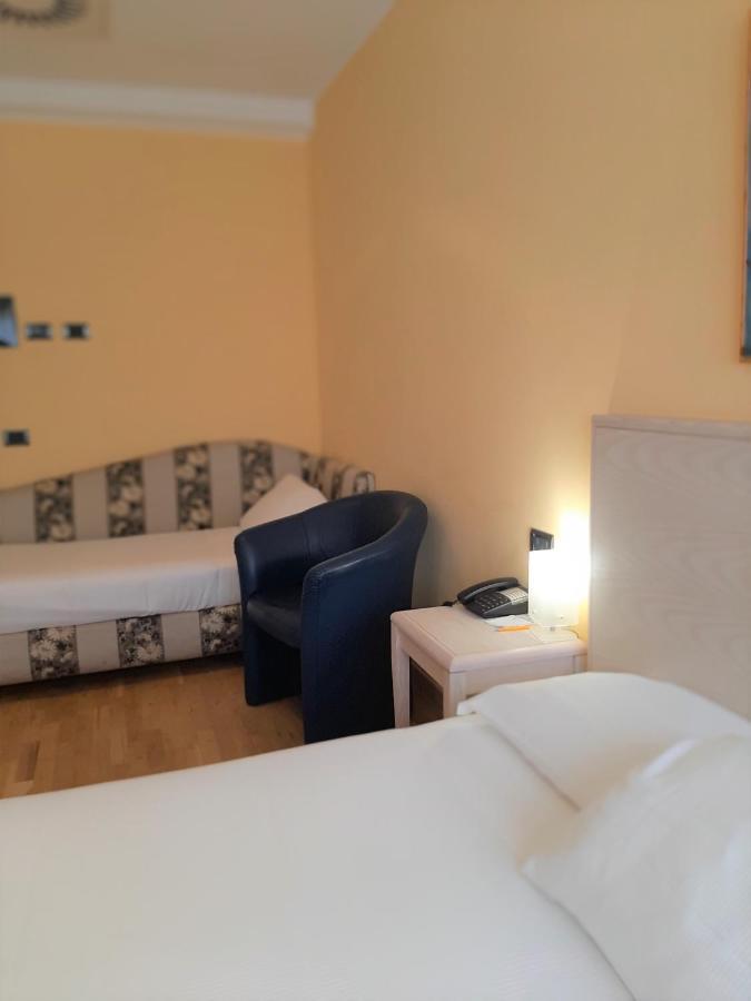Hotel Chiaraluna Civitanova Marche Exterior photo