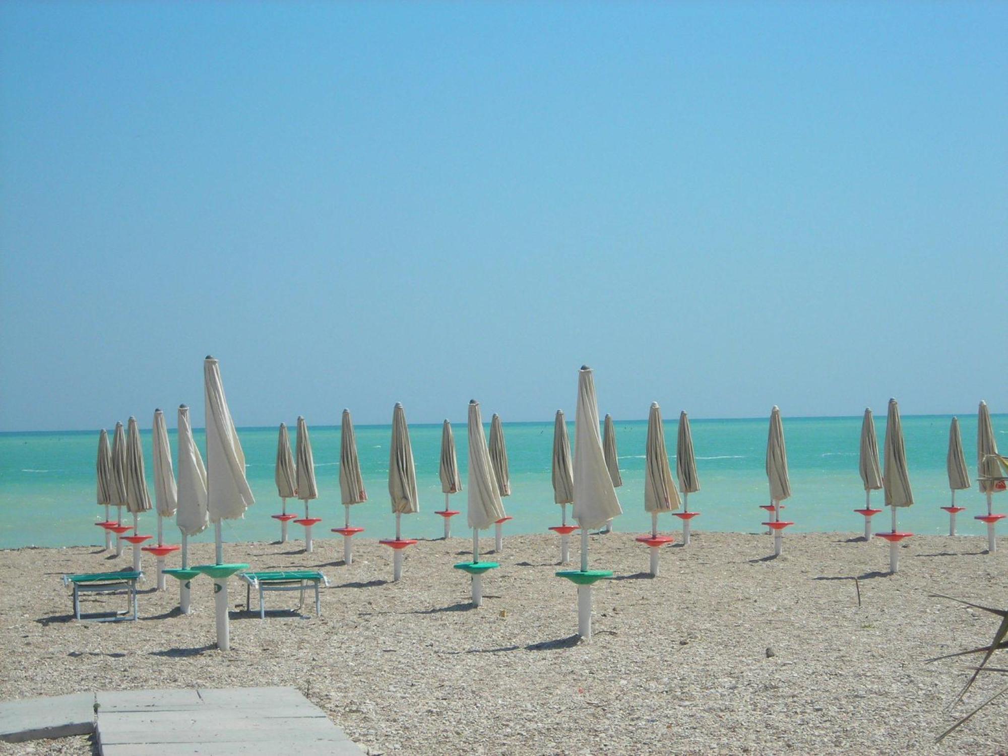 Hotel Chiaraluna Civitanova Marche Exterior photo
