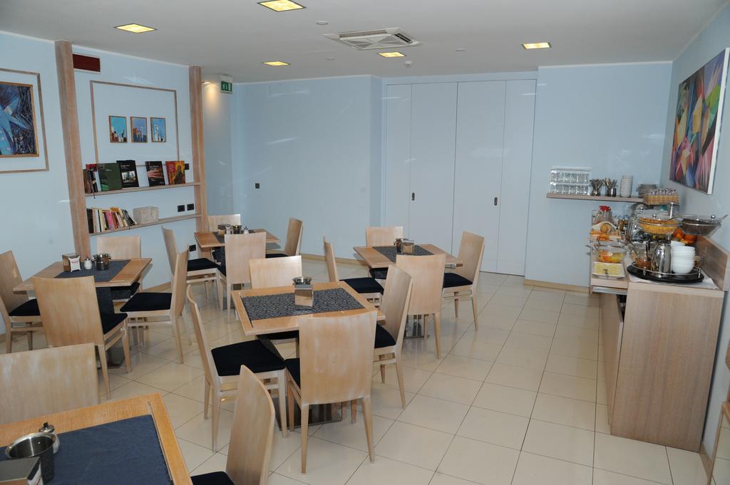 Hotel Chiaraluna Civitanova Marche Exterior photo